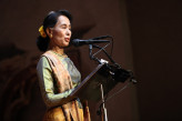 Daw Aung San Suu Kyi (Aun Schan Su Ťij)