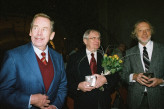 Prezident Václav Havel s Jiřím Suchým a Michalem Ajvazem